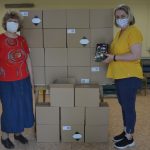 Illatszercsomagot ajándékozása a Humán Szolgáltatások Igazgatóságának