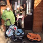 Babakocsi, babahordozó ajándékozása