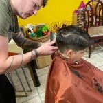 Csodálatos frizurákat varázsoltak önkéntes fodrászaink