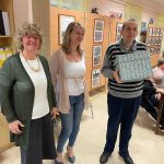 Ajándékozás a csepeli Völgy utcai Gondozási Központban